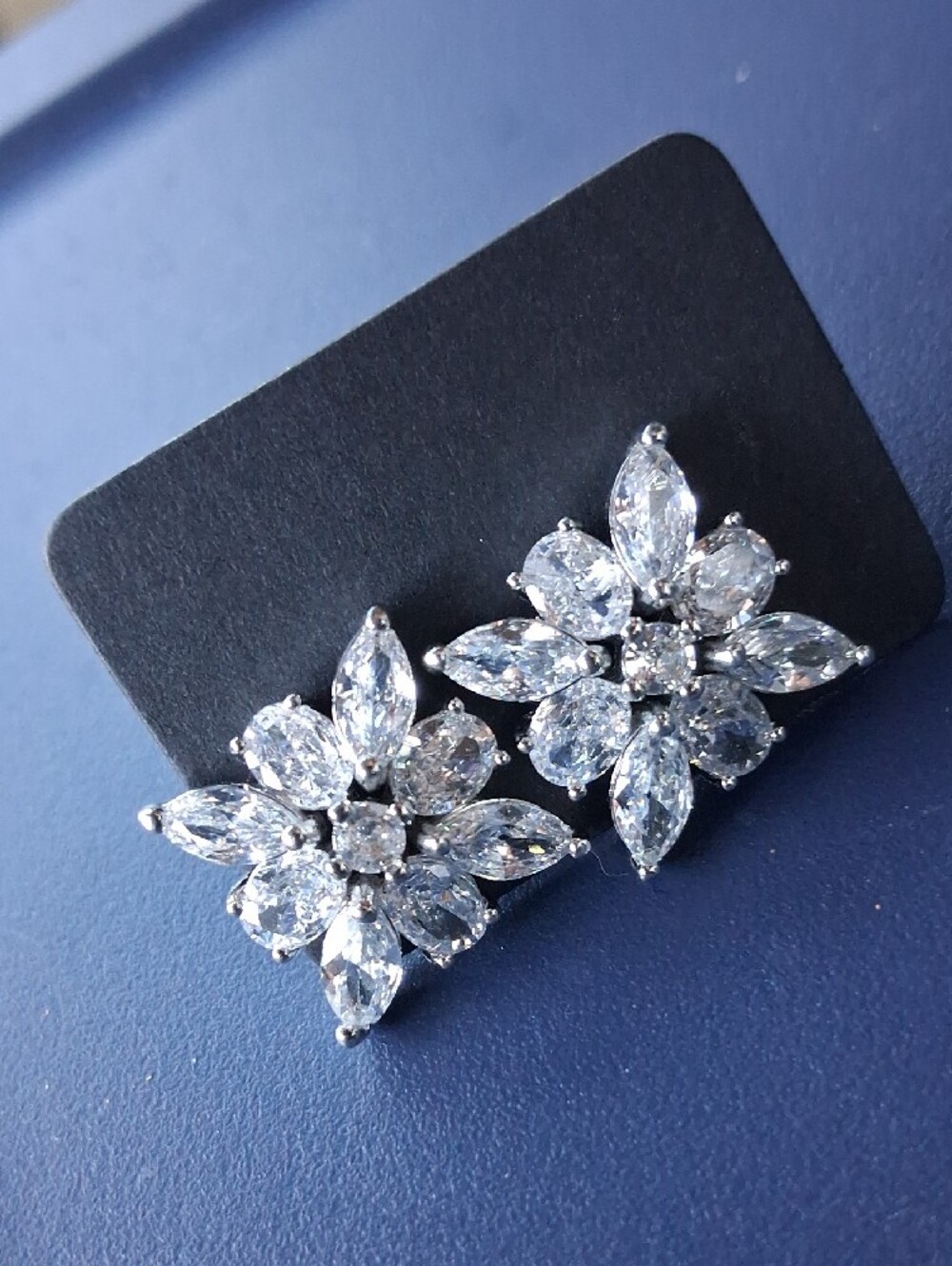 $8 Each Or Bundle 5/$20 Sparkling Silver Crystal Flower Stud Earrings